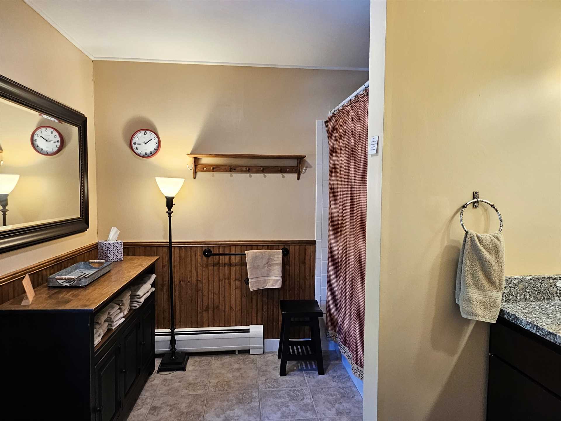 Second floor full bathroom with tub/shower
