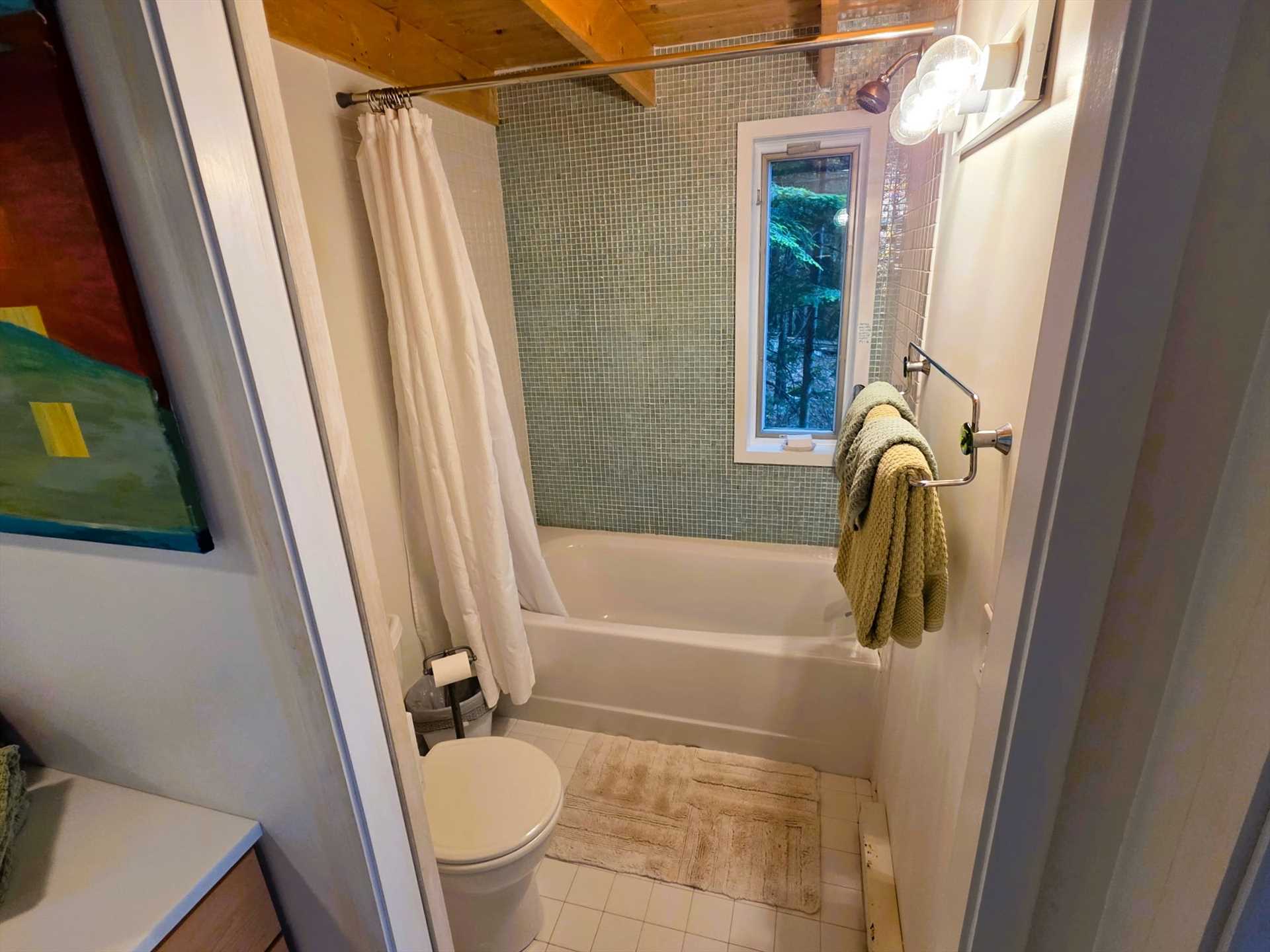 Full bath off Queen BR
