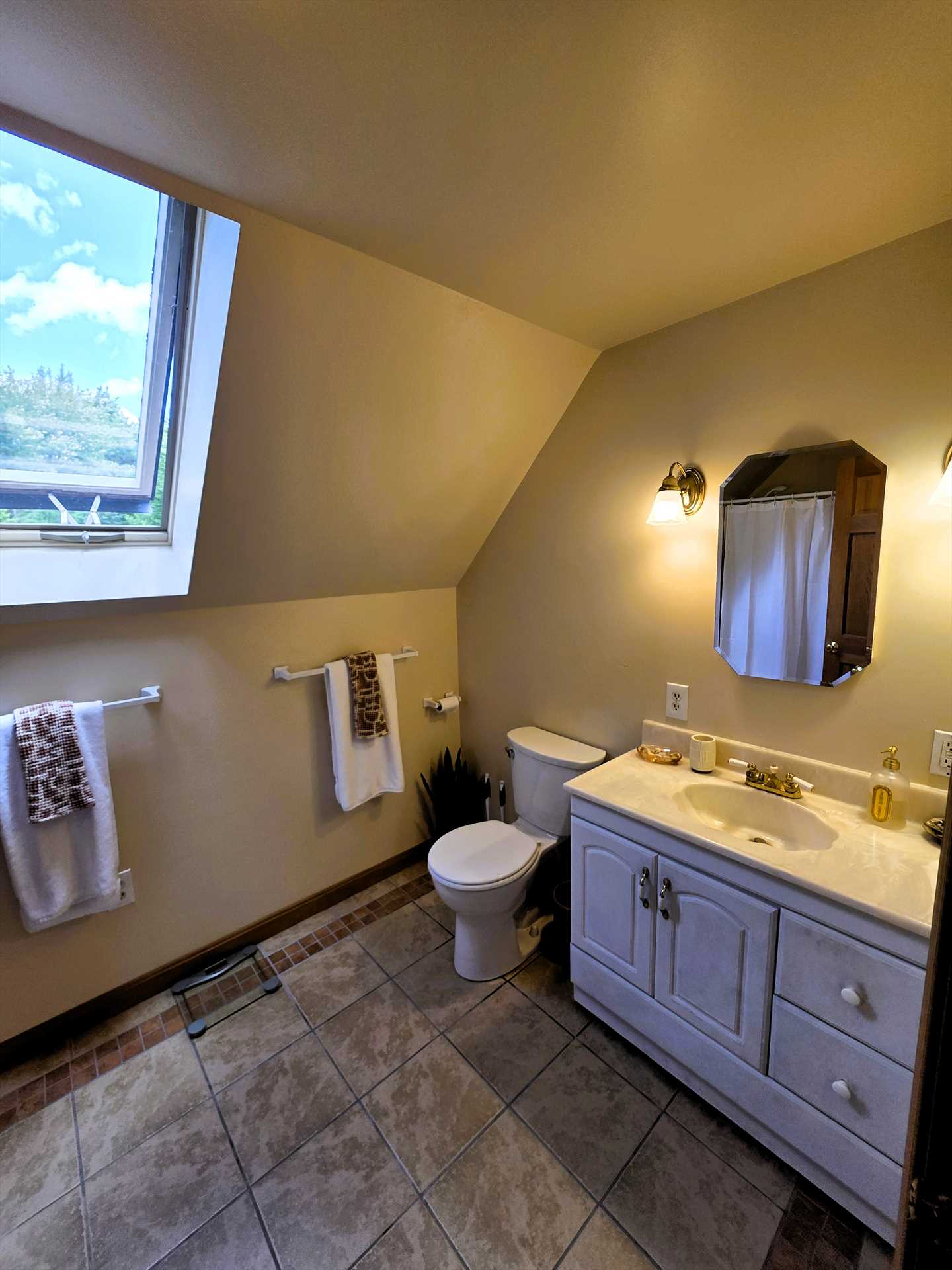 2nd Floor Bath