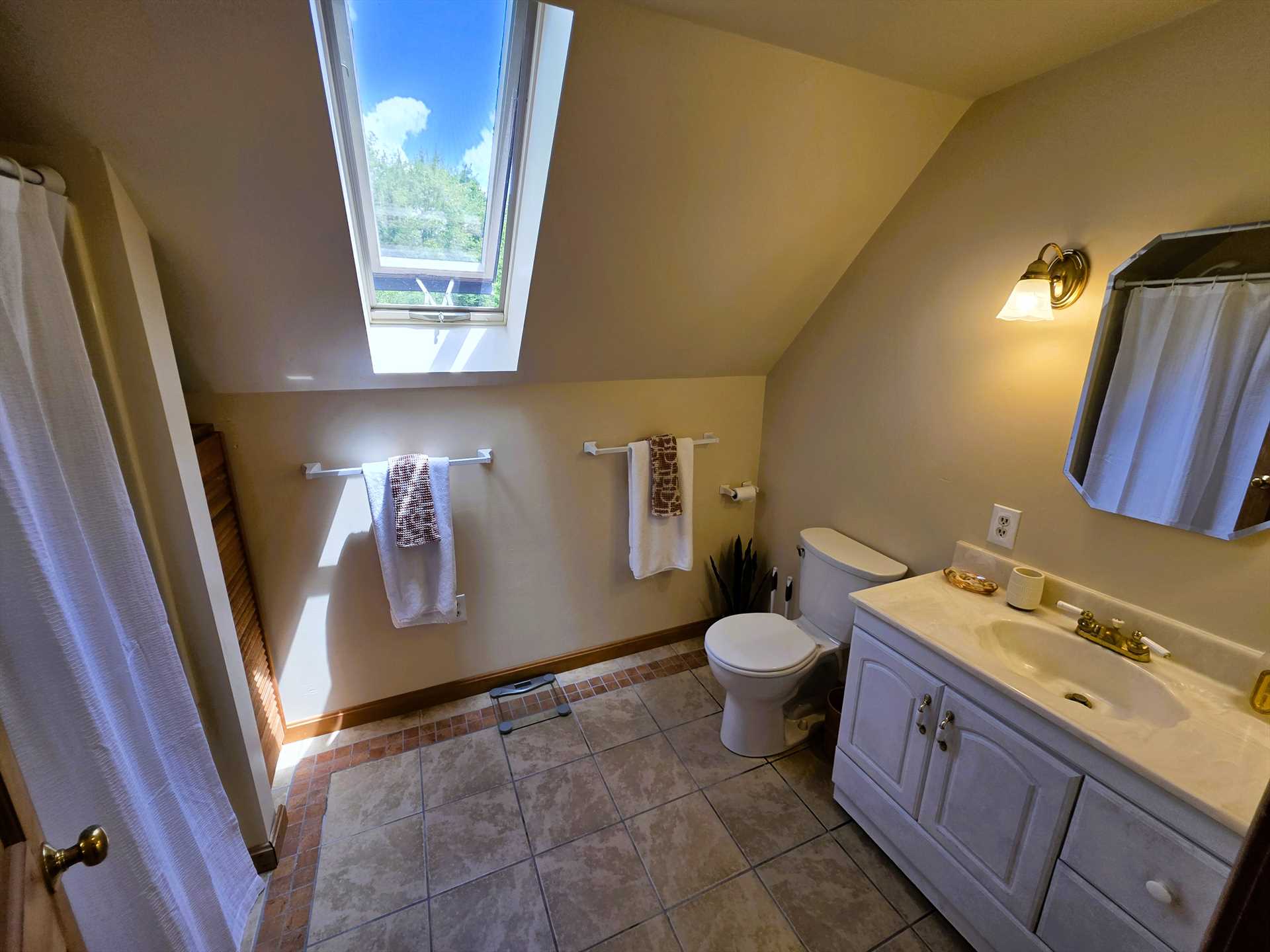 2nd Floor Bath