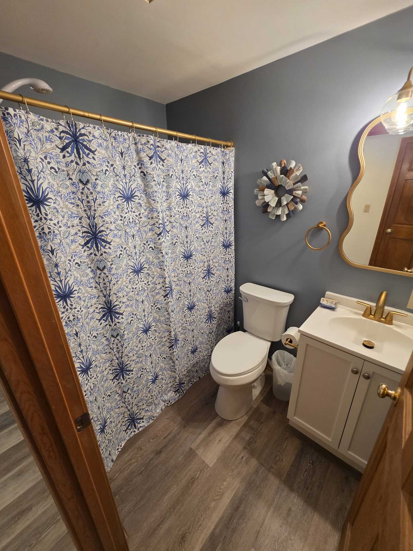 1st Floor Bath1