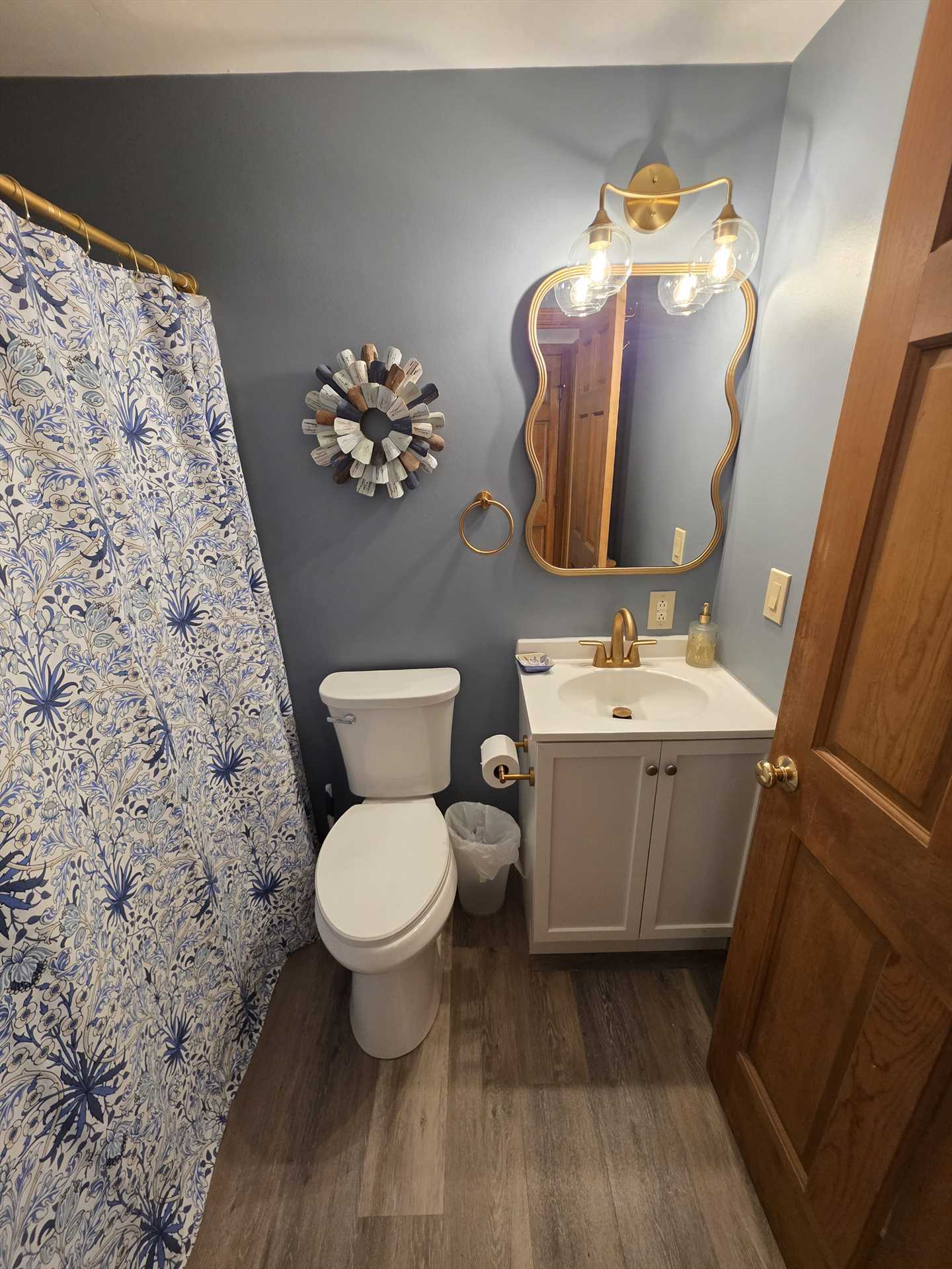 1st Floor Bath1