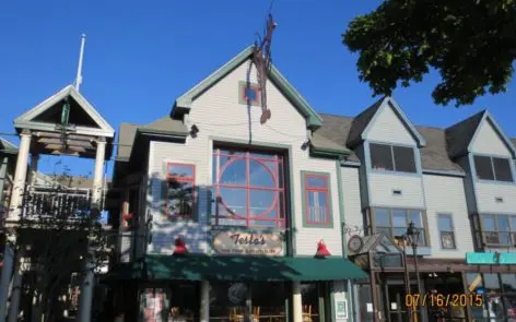 A building with many windows and flags on it