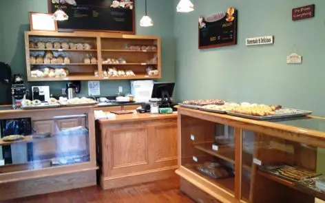 A bakery with many different types of pastries.